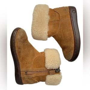 Toddler UGG Tan Kids Boots with Cream Fur - Size 7